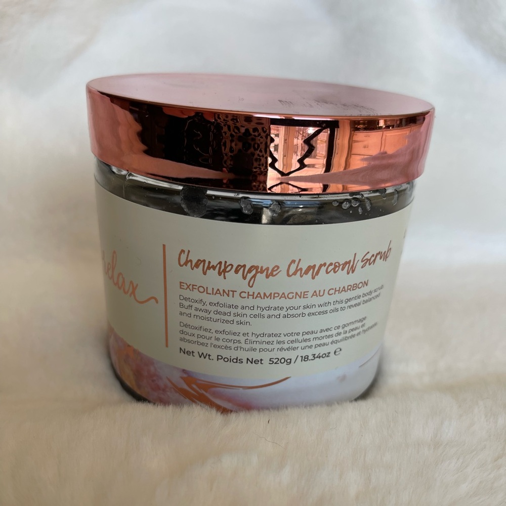 Manna Kadar Champagne Charcoal Scrub